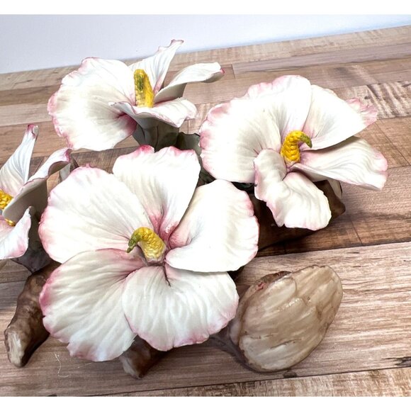 Capodimonte Porcelain Hibiscus Made In Italy Artisans Unionporcelain Napoleon - Picture 2 of 8